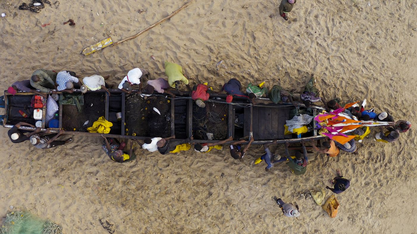 Fishing community on the Senegal beach, collective effort